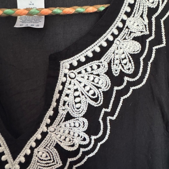 Black Tunic beach cover with White Embroidered V-Neck - Picture 4 of 7
